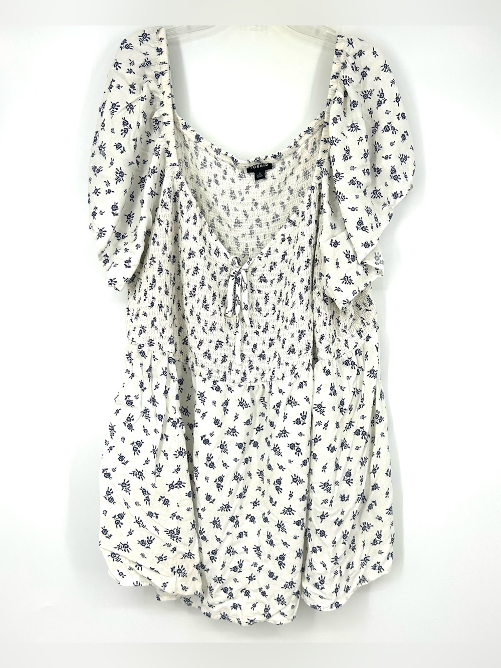 Torrid 5 Smocked Peasant Top White Blue Floral